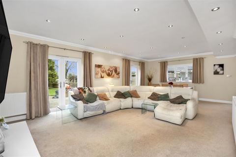 6 bedroom detached house for sale, Hillside, Horsham