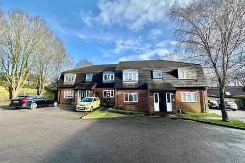 1 bedroom flat for sale, The Chantrys, Farnham