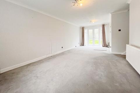 4 bedroom detached house to rent, Roosevelt Road, Laindon. Basildon, Essex SS15