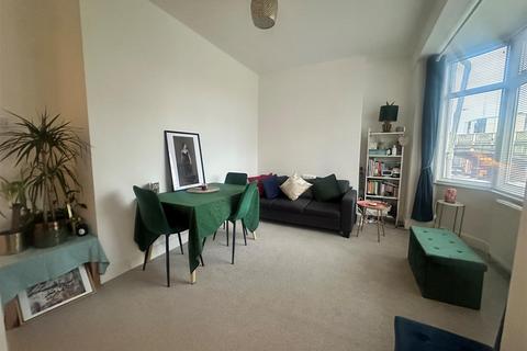 1 bedroom flat to rent, Battersea Park Road, London SW11