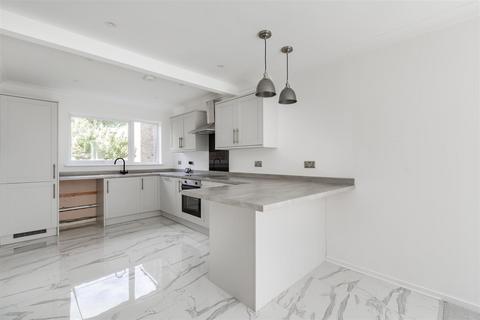 59 Farm Holt, New Ash Green, Longfield, DA3 8QB