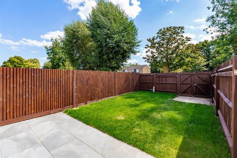 59 Farm Holt, New Ash Green, Longfield, DA3 8QB