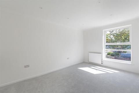 59 Farm Holt, New Ash Green, Longfield, DA3 8QB