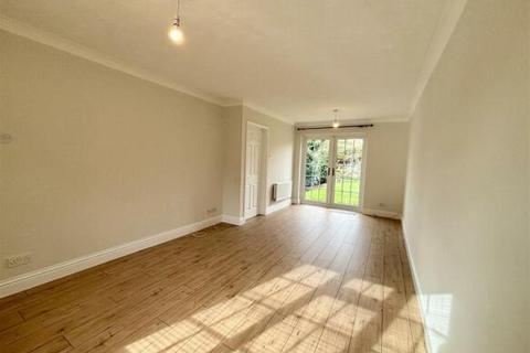 3 bedroom end of terrace house to rent, Lichfield Close, Chelmsford