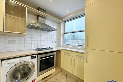 2 bedroom apartment to rent, Hemnall Street, Epping CM16