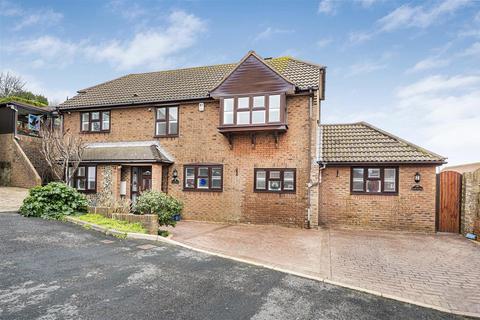 4 bedroom detached house for sale, Court Farm Road, Newhaven