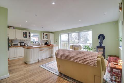 4 bedroom detached house for sale, Oak Road, Woolston