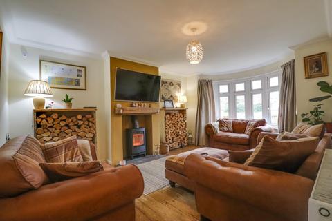 4 bedroom detached house for sale, Oak Road, Woolston