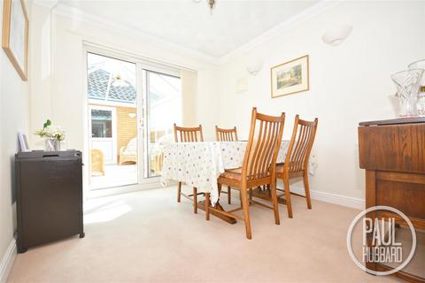3 Bentley Drive, Lowestoft, NR32 4WA