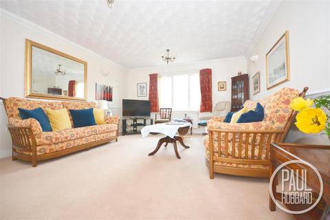 3 Bentley Drive, Lowestoft, NR32 4WA