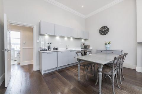 2 bedroom flat for sale, Belsize Crescent, Belsize Park