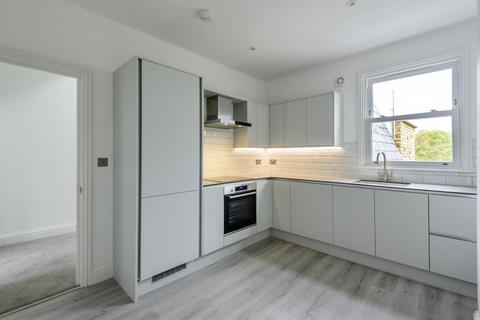 3 bedroom flat for sale, Strathblaine Road, Battersea