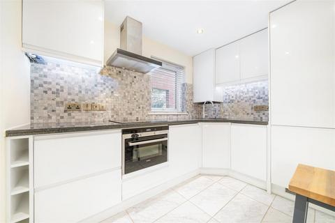 2 bedroom flat to rent, Forest Close, Chislehurst, BR7