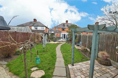 3 bedroom semi-detached house to rent, Windsor Avenue, Glen Parva, Leicester, LE2 9TQ