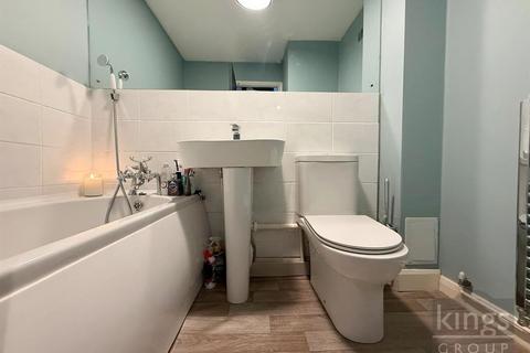92 Bynghams, Harlow, CM19 5NT