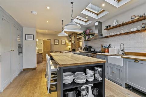 21 Heathfield North, Twickenham, TW2 7QN