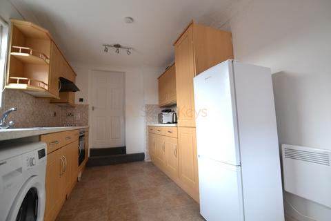 2 bedroom flat to rent, Saltwell Street, Gateshead, Tyne and Wear