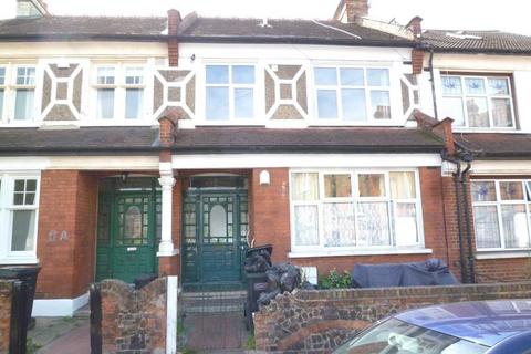 2 bedroom flat to rent, Lyndhurst Road, Thornton Heath, CR7