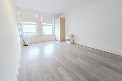 2 bedroom flat to rent, Turnpike Lane,