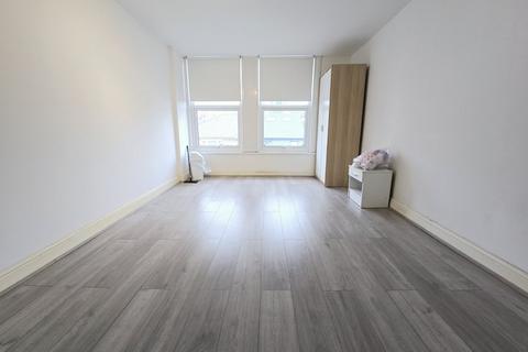 2 bedroom flat to rent, Turnpike Lane,