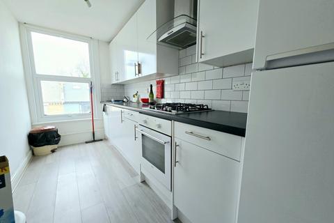 2 bedroom flat to rent, Turnpike Lane,