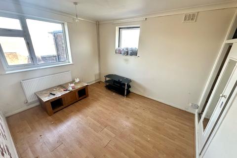 3 bedroom flat to rent, Hateley Drive, Wolverhampton WV4