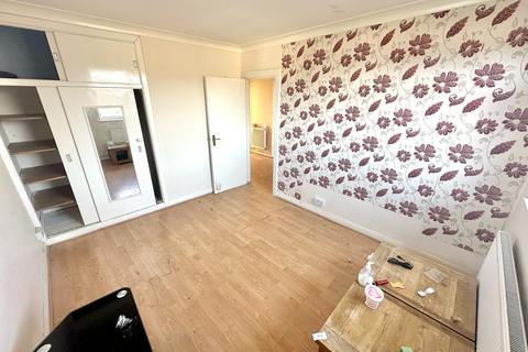 3 bedroom flat to rent, Hateley Drive, Wolverhampton WV4