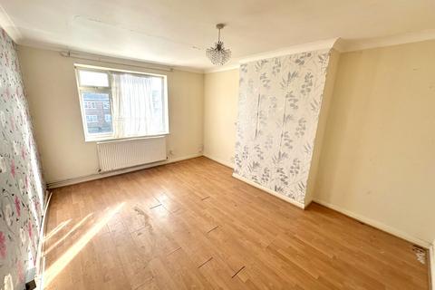 3 bedroom flat to rent, Hateley Drive, Wolverhampton WV4