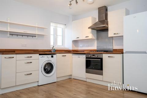 25 Buxton Way, Royal Wootton Bassett, Swindon, SN4 8JB