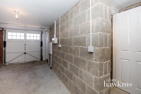 25 Buxton Way, Royal Wootton Bassett, Swindon, SN4 8JB
