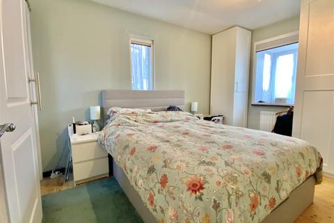 43 Linceslade Grove, Loughton, Milton Keynes, MK5 8DJ