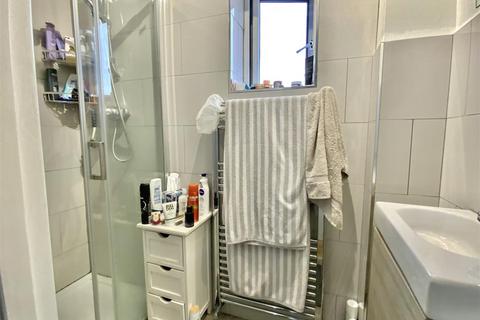 43 Linceslade Grove, Loughton, Milton Keynes, MK5 8DJ