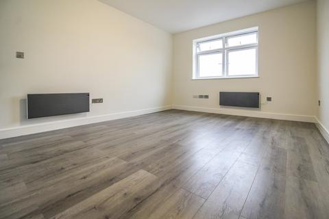 1 bedroom flat to rent, Oak Road, Leatherhead KT22