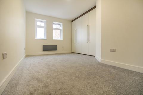 1 bedroom flat to rent, Oak Road, Leatherhead KT22