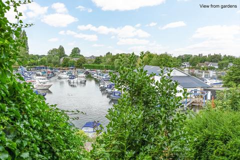 1 bedroom apartment for sale, Mount Felix, Walton-on-Thames, KT12