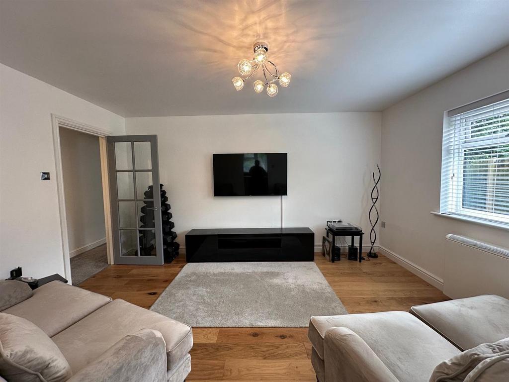 Lounge/Dining Room