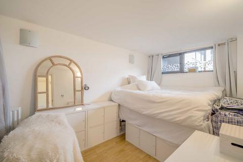 1 bedroom flat to rent, Cowley Road, London W3