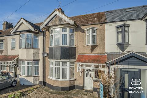 3 bedroom terraced house for sale, Chestnut Grove, Hainault