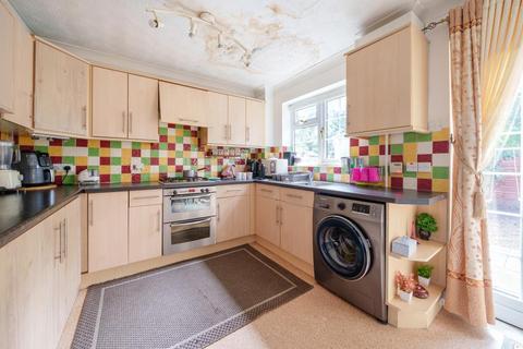 9 Baird Close, Slough, SL1 9HL