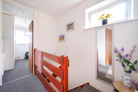 9 Baird Close, Slough, SL1 9HL