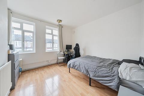 3 bedroom apartment for sale, George Lane, London