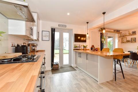 32 Arable Drive, Whitfield, Dover, CT16 3FE