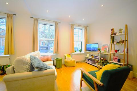 2 bedroom flat to rent, High Road, East Finchley, N2