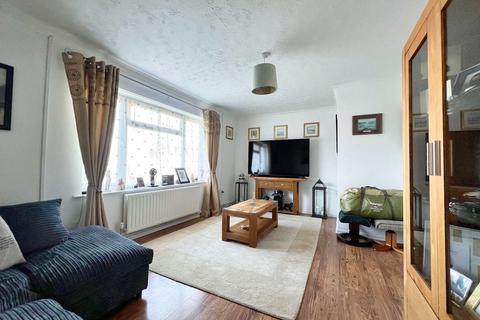 2 bedroom flat for sale, Rose Court, Weldon, NN17