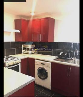 1 bedroom in a house share to rent, London W12