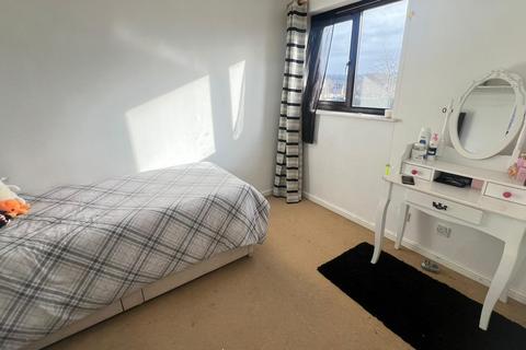 3 bedroom end of terrace house to rent, Cromer Way Luton LU2 7DB