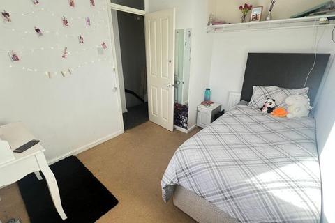 3 bedroom end of terrace house to rent, Cromer Way Luton LU2 7DB