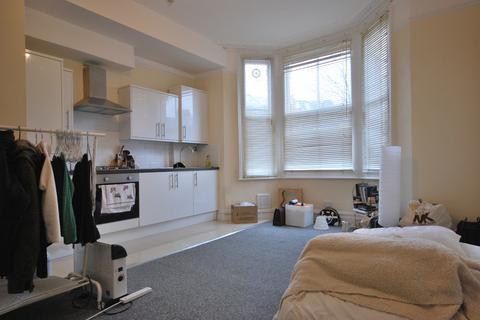 Studio to rent, Holmdene Avenue Herne Hill SE24