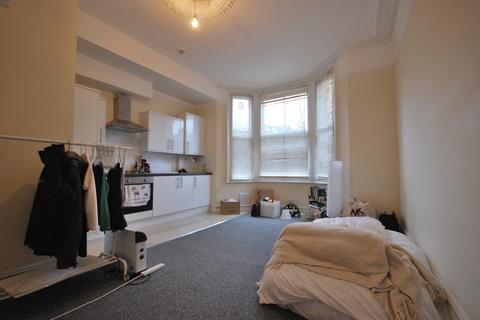 Studio to rent, Holmdene Avenue Herne Hill SE24