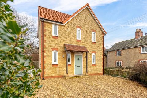 3 bedroom detached house for sale, The Street, Hullavington